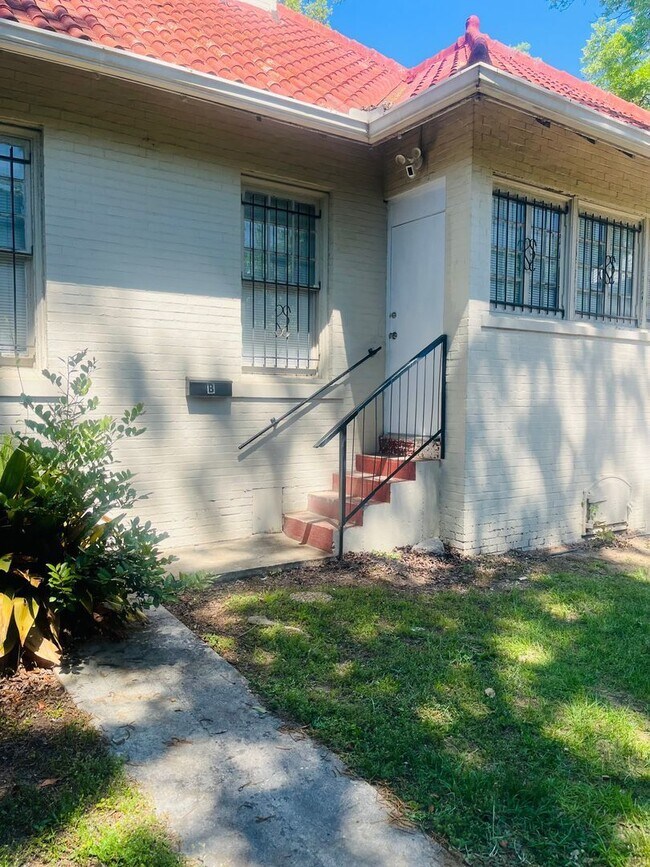 Building Photo - 2585 Napier Ave