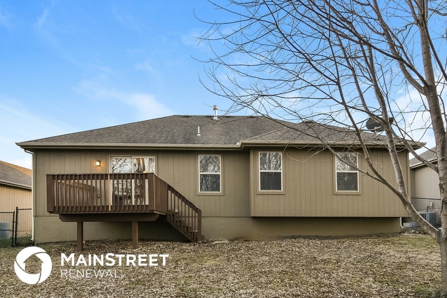 Building Photo - 1602 NW Hilltop Ln