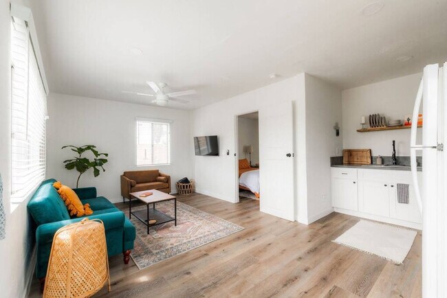 Building Photo - 2950 Franklin Ave