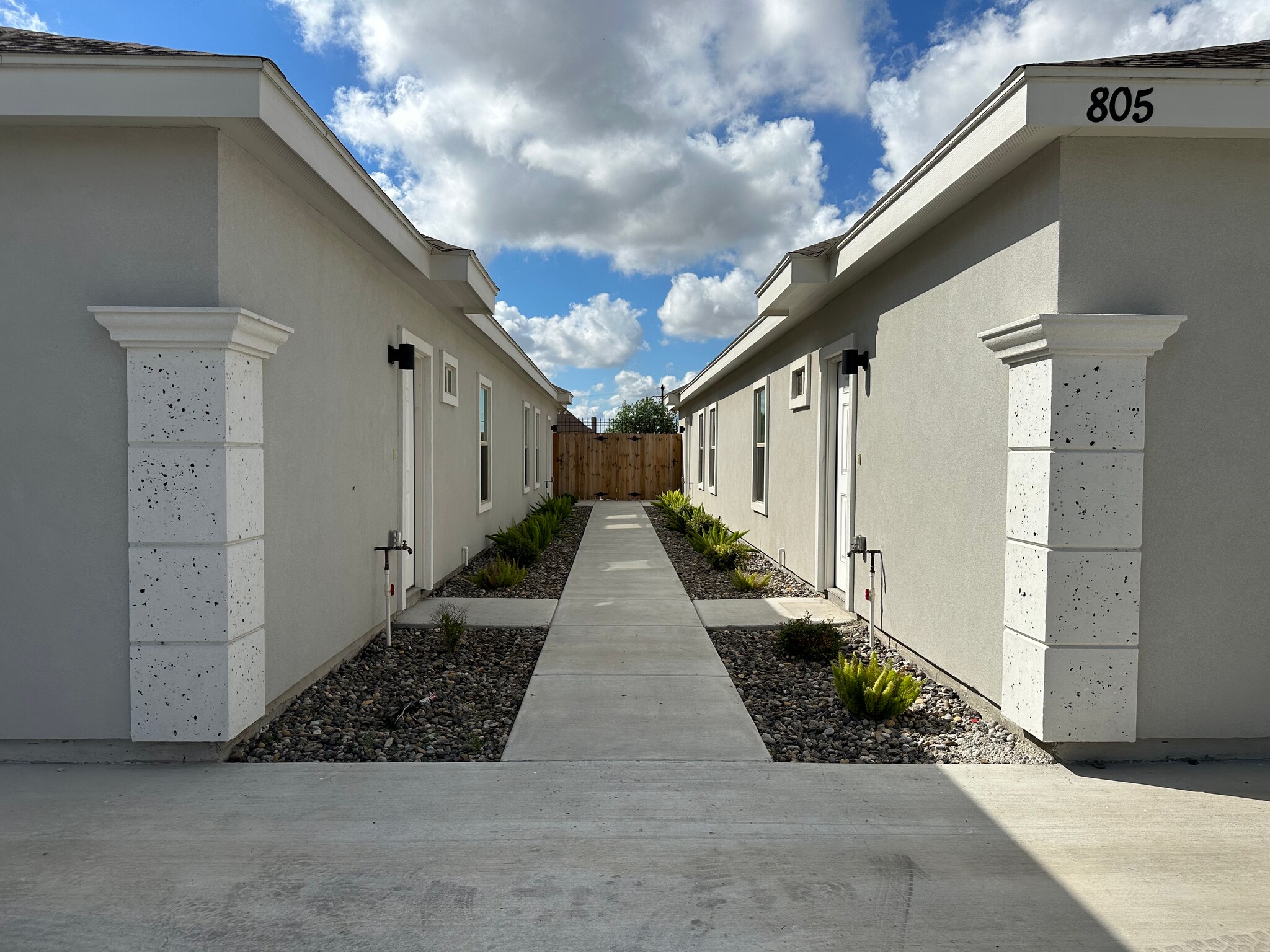 Building Photo - 805 W Sunset Valley St