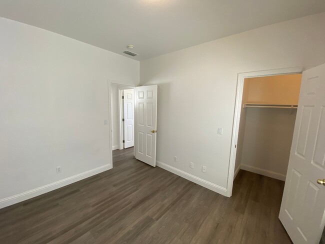 Building Photo - East Elk Grove Home Close to Pleasant Grov...