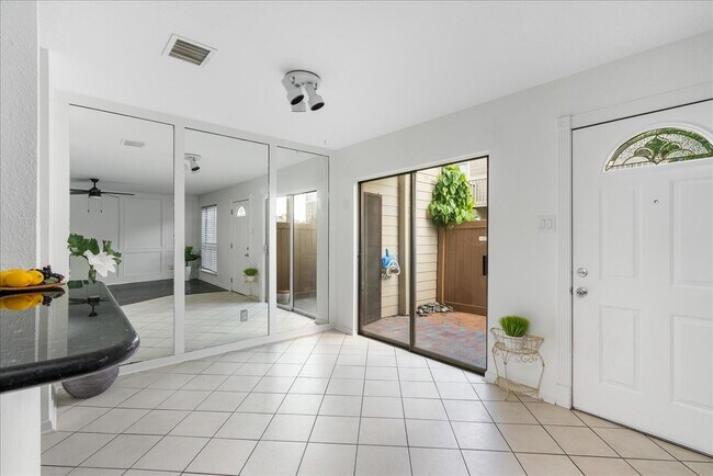 Building Photo - 2379 Briarwest Blvd