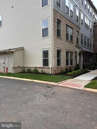 Building Photo - 1013B Mays Ln
