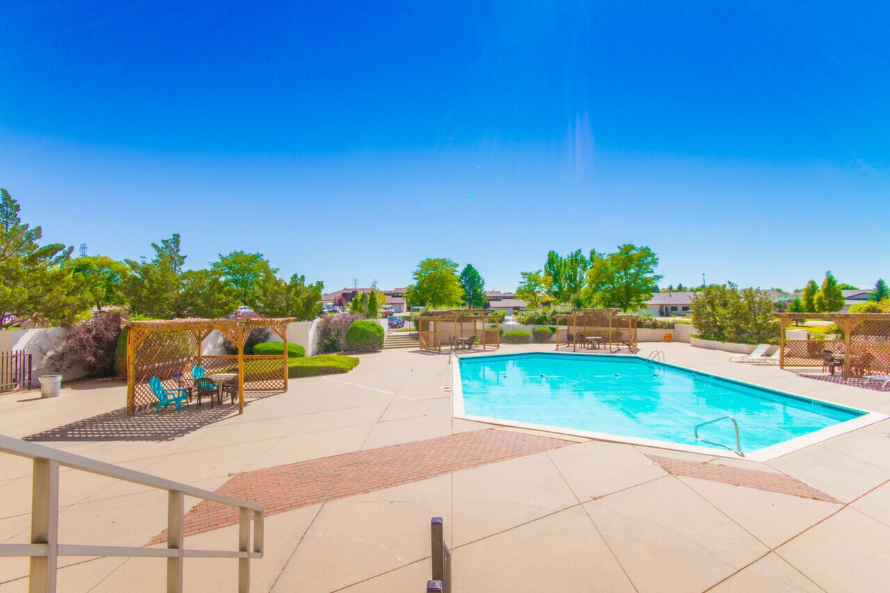 Building Photo - 411 Lakewood Cir