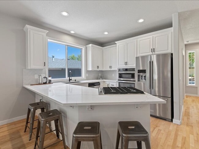 Building Photo - Newly Renovated Beaverton Home with Natura...