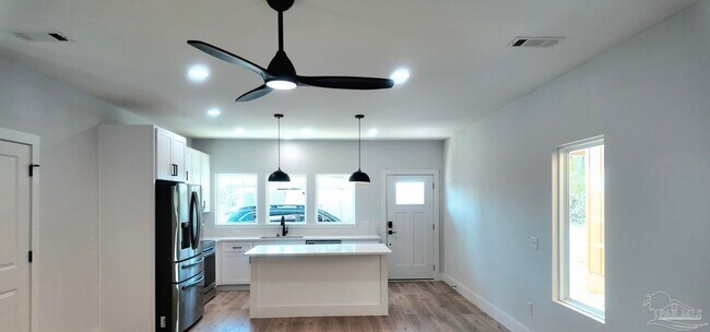 Building Photo - 305 N Pace Blvd