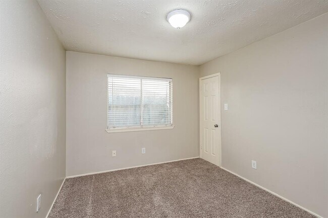 Building Photo - 16950 Nicole Ln