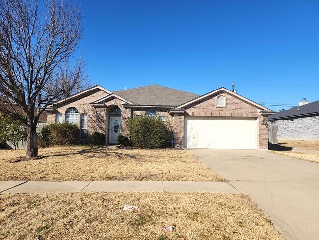 Building Photo - 4509 Twin Oaks Cir