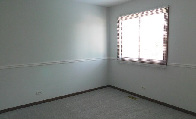 Building Photo - 1645 Hilton Head Dr