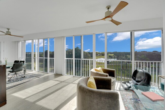 Building Photo - 4114 W Palm Aire Dr