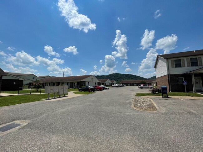 Building Photo - 1 BR 50%