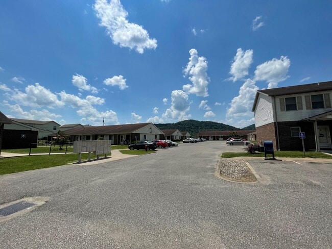 Building Photo - 1 BR 60%