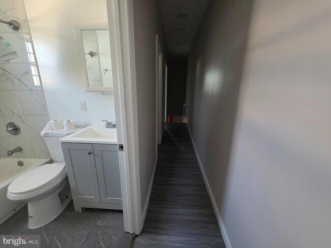 Building Photo - 305 Lafayette Ave