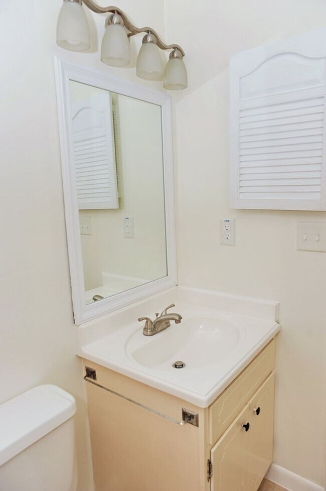 Building Photo - Naples Park - 3 Bedroom/2 Bath - Annual Rental