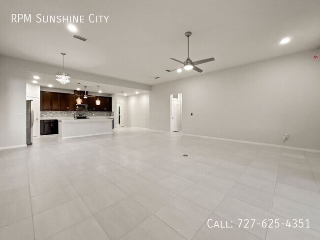 Building Photo - 13413 Palmera Vista Dr