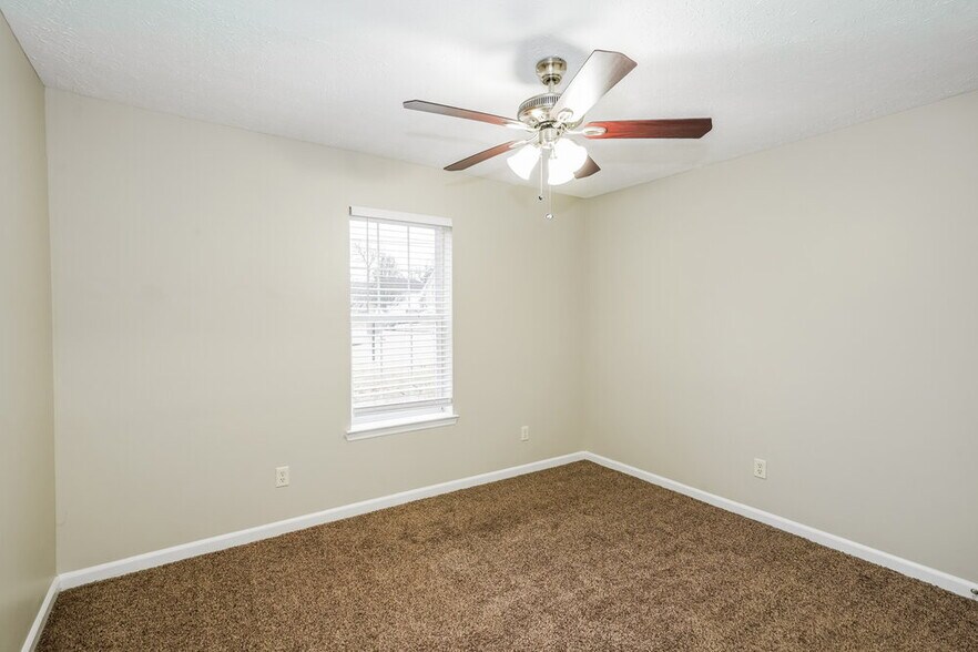 Building Photo - 7036 Hickory Pass Ln