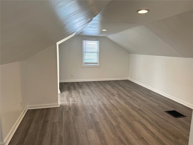 Building Photo - 139 Bonesteel St