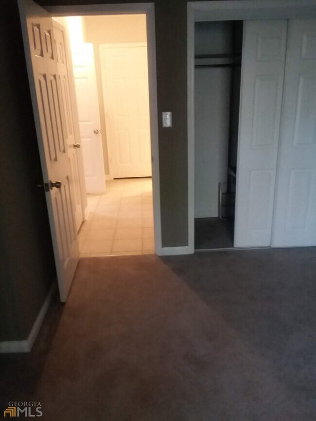 Building Photo - 4111 Pine Heights Dr NE