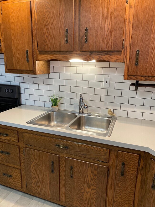 Building Photo - 260 S 6th St