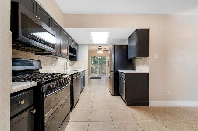 Building Photo - 30 Willowwood Cir