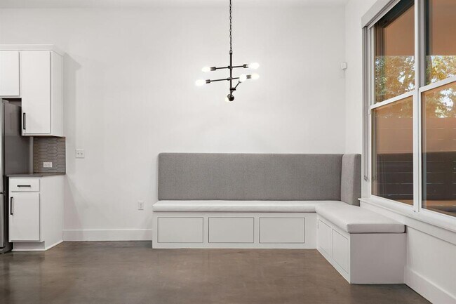 Building Photo - 4602 Mt Vernon Dr