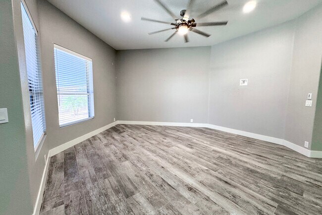 Building Photo - 3Bed/2.5 Ba House in Gated Community in No...
