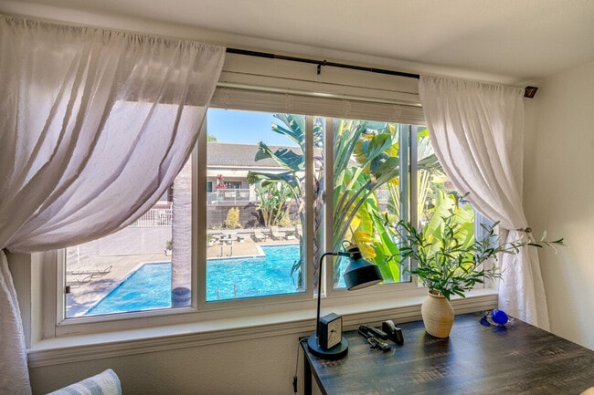 Building Photo - 8540 Via Mallorca Via