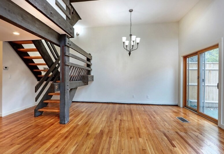 Building Photo - 12 Lilac Ct