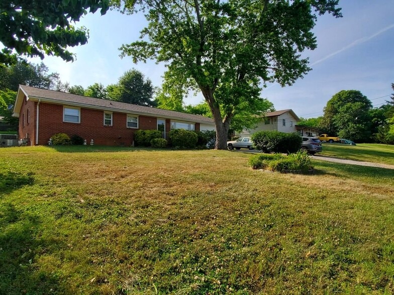 Primary Photo - 3909 Deerfield Rd