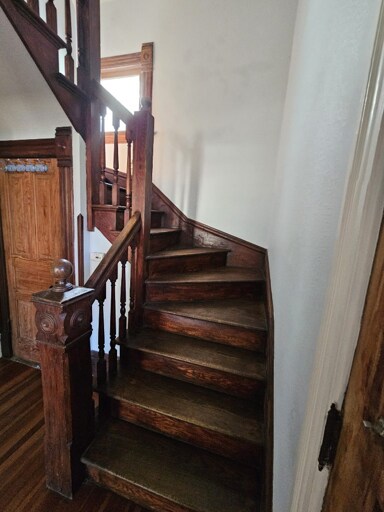 Building Photo - 402 Rogers St