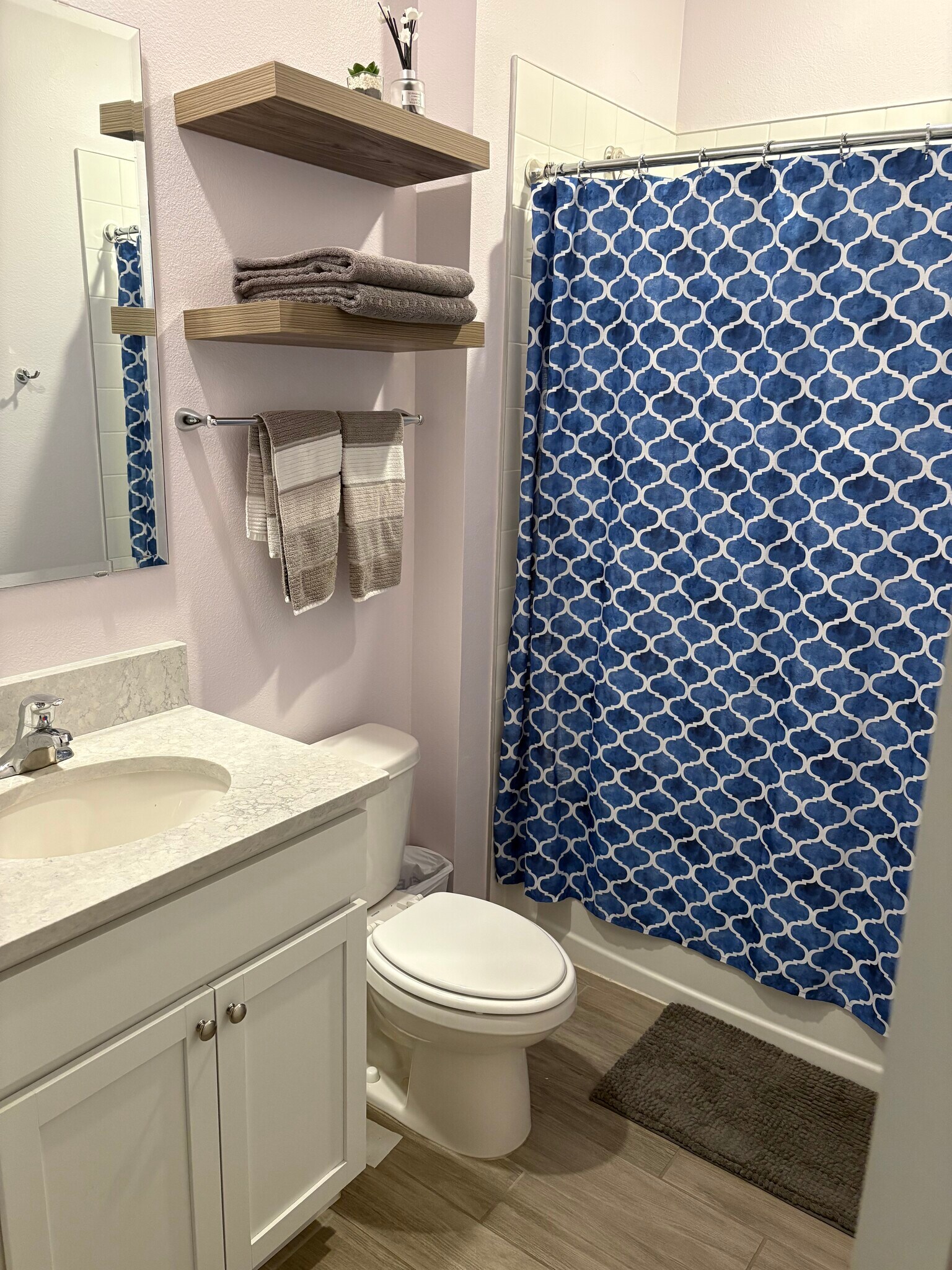 Guest bathroom - 1620 Delphi Way