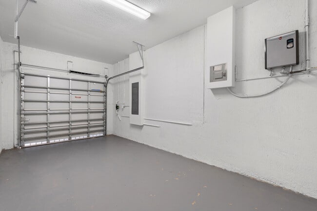 Building Photo - 2405 NW 131st Cir