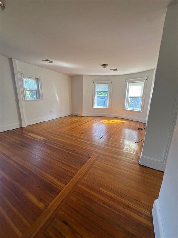 Building Photo - 14 Lyndhurst St