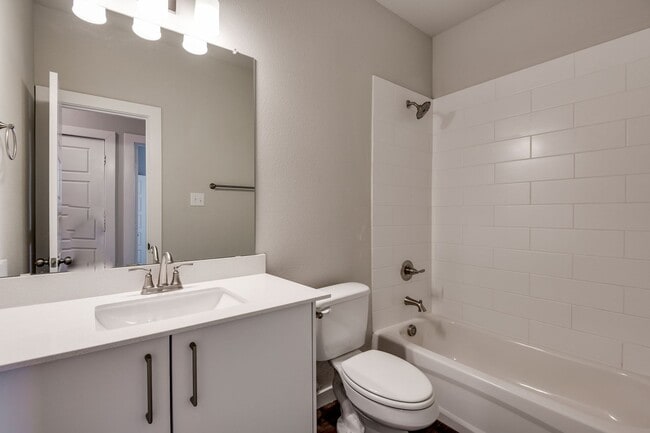 Building Photo - GORGEOUS 3 BEDROOM DUPLEX LOCATED IN MIDLOTHIAN ISD!