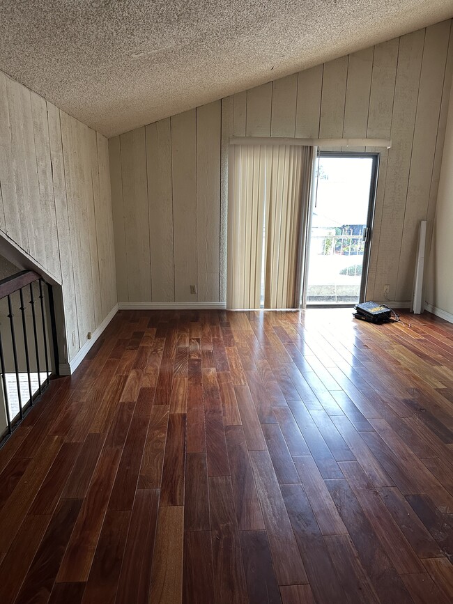 upstairs living/family room - 1636 Heather Hill Rd