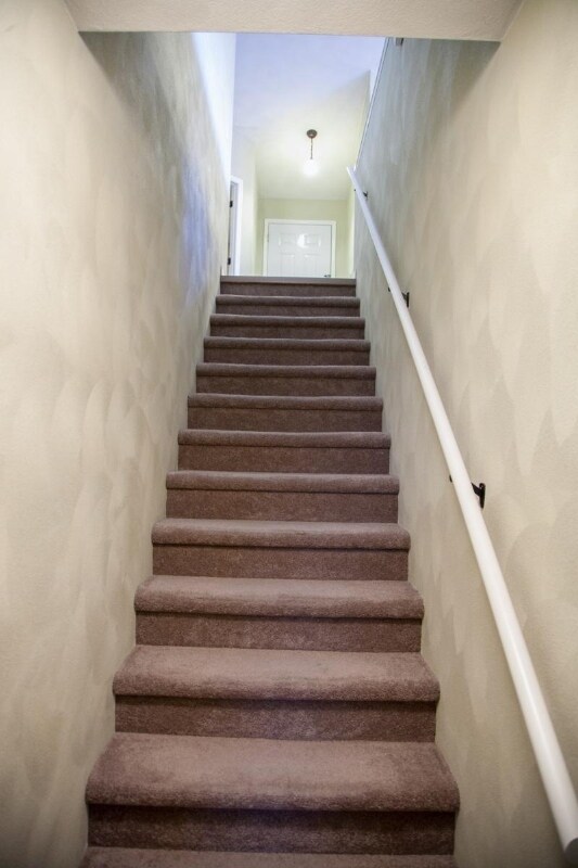 Building Photo - 33 Old Orchard Ln