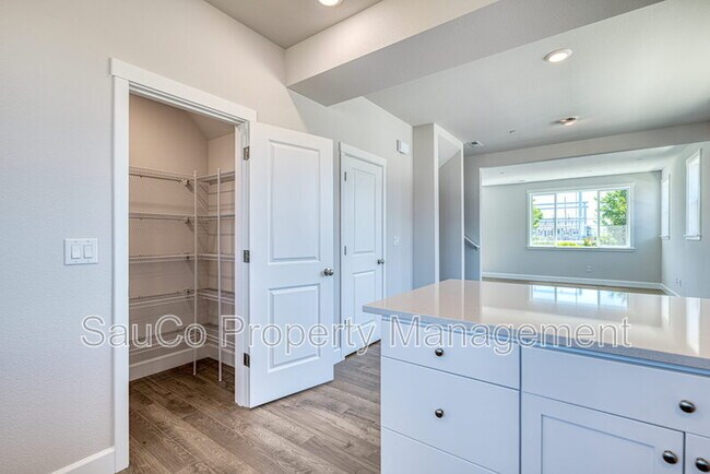 Building Photo - 17071 SW Friendly Ln