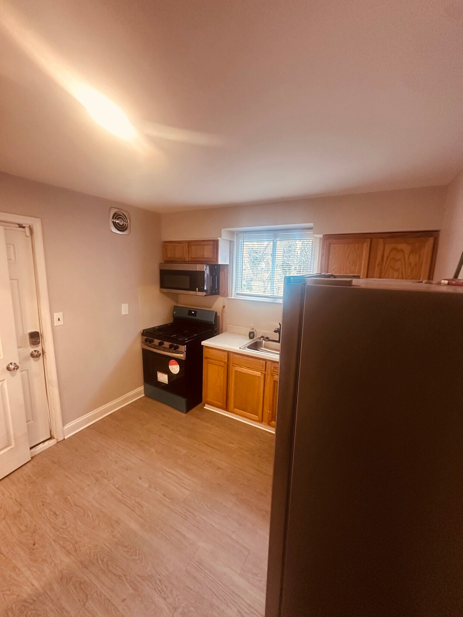 Building Photo - 3329 Ingleside Ave