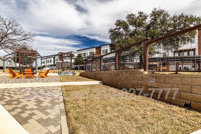 Building Photo - 102 Tendick St