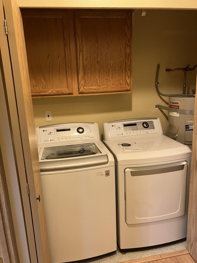 Building Photo - 224 Wyandotte Ave