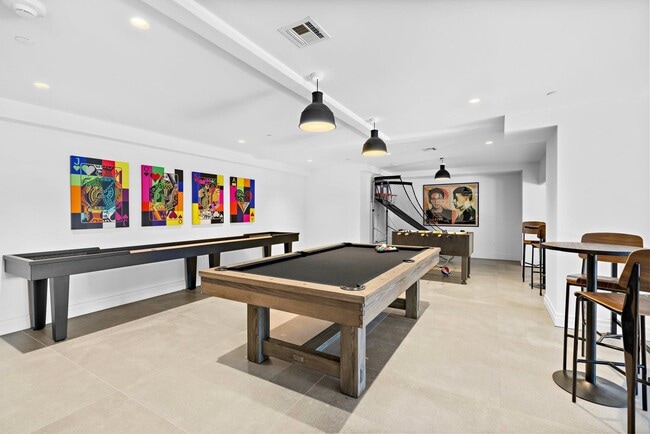 Building Photo - 720 Clinton St