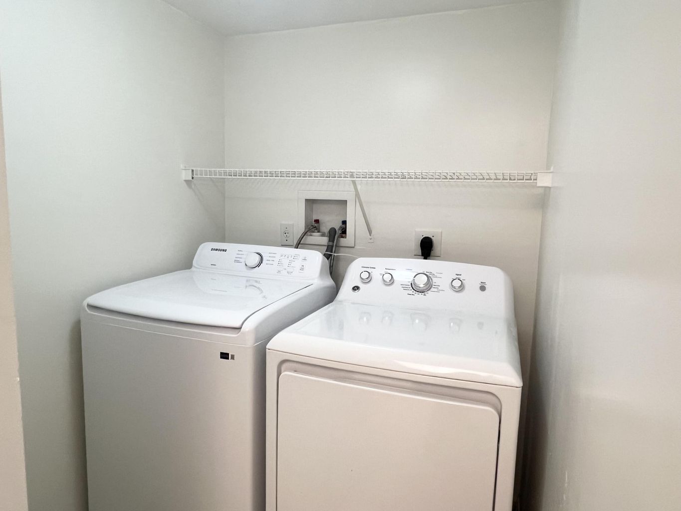 Building Photo - 900 Crestwood Ct S