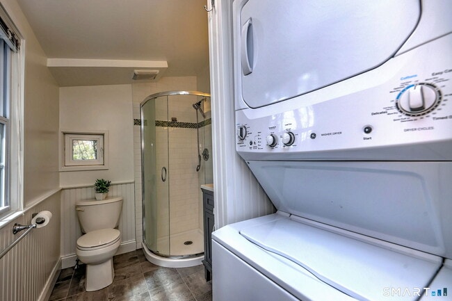 Building Photo - 10 Old Pinewood Trail