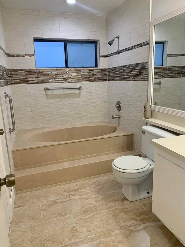 Building Photo - 4212 Palm Bay Cir