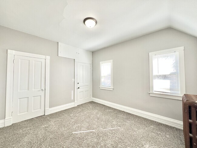 Building Photo - 747 Parker Ave