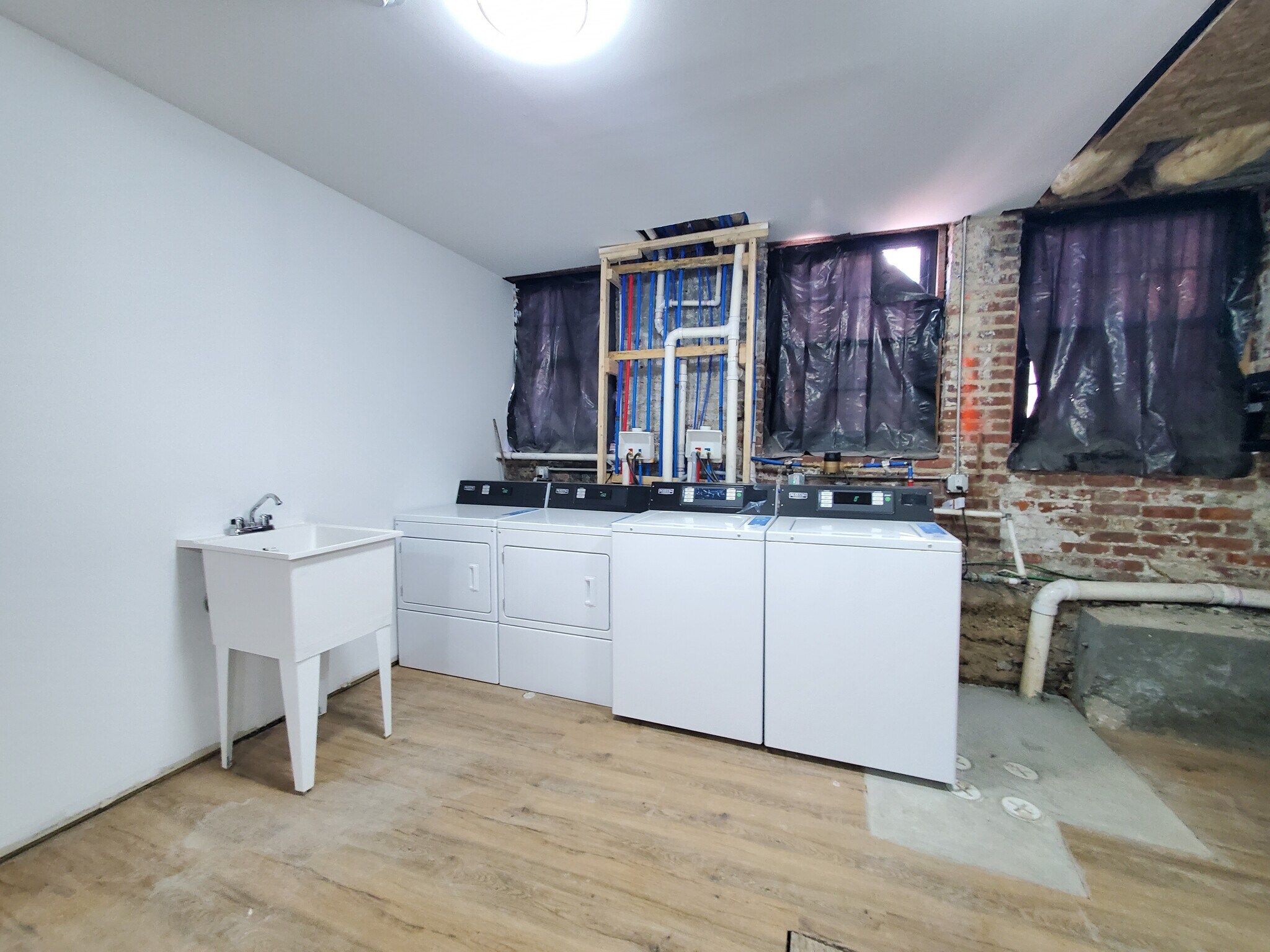 Unit 4 - 72 Arlington Ave