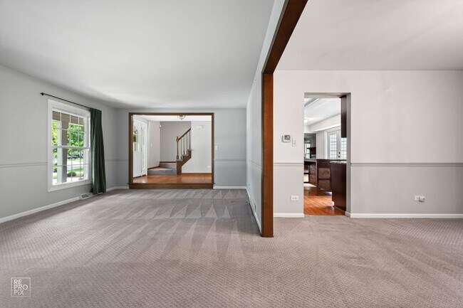Building Photo - 683 Honeysuckle Dr