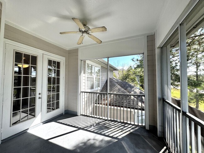 Building Photo - 3BR/3BA Eagle Harbor Condo w/ Garage