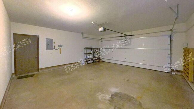 Building Photo - Spacious Edmond 4-Bed, 3-Bath Home with Storm Shelter