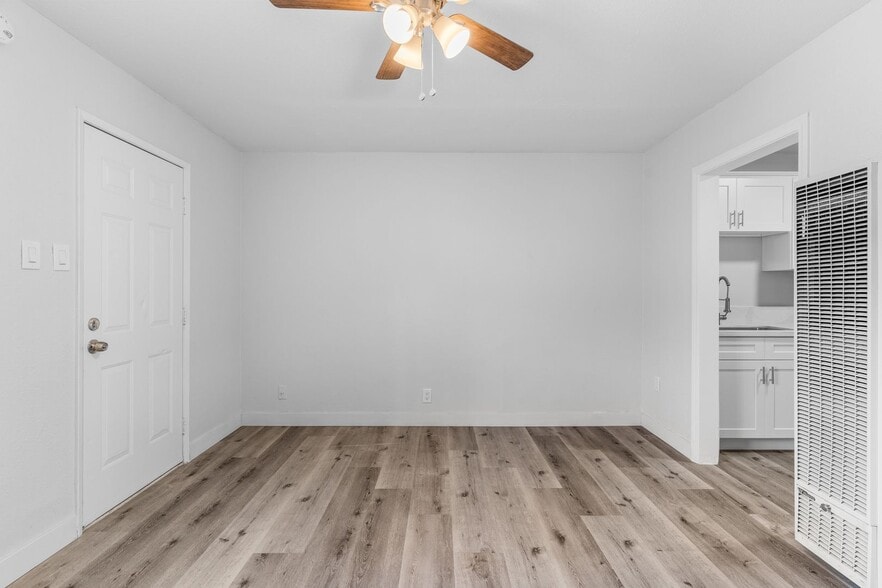 Building Photo - 2652 E 15th St